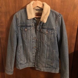 Levi’s Sherpa lined denim jacket